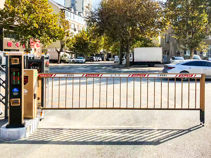 某社區(qū)采用 “安快” 同進(jìn)同出柵欄道閘