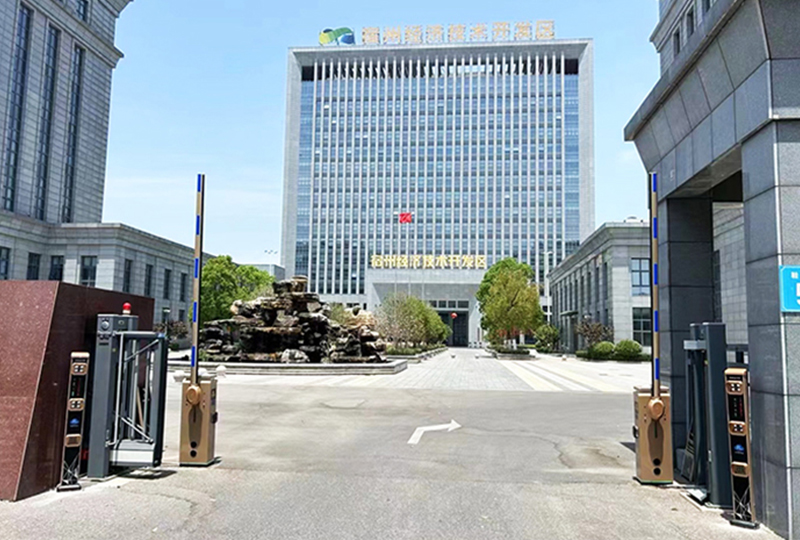 某開發(fā)區(qū)停車場采用 “安快” 一進一出直桿道閘
