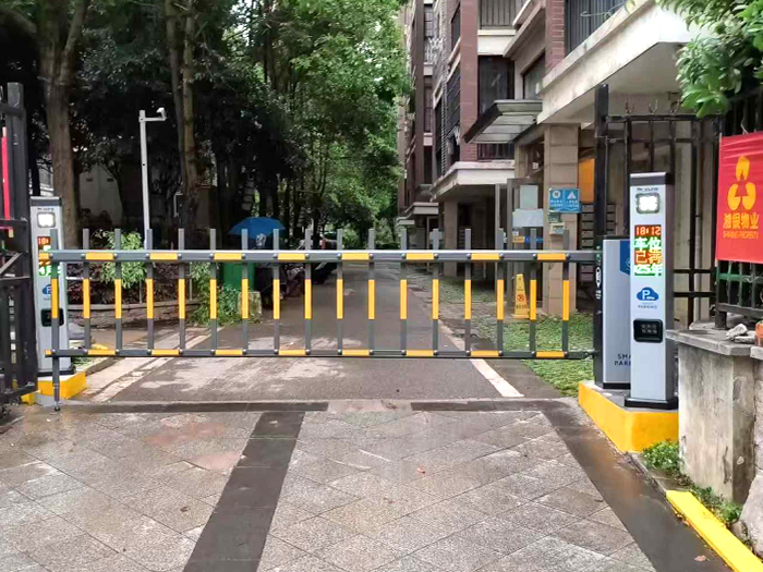 某小區(qū)采用 “安快” 車牌識別系統(tǒng)