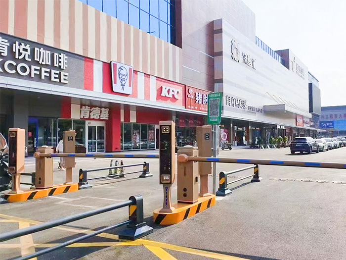 某商場(chǎng)采用 “安快” 車牌識(shí)別一體機(jī)