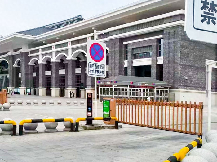 某景區(qū)停車場采用 “安快” 車牌識別系統(tǒng)