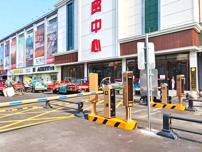 某商貿(mào)中心采用 “安快” 車牌識(shí)別系統(tǒng)