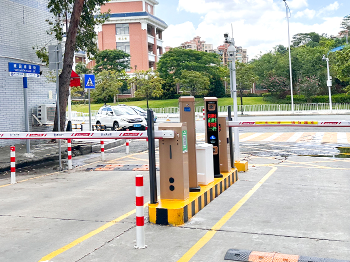 某工業(yè)區(qū)采用 “安快” 車牌識(shí)別系統(tǒng)