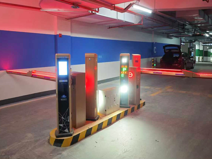 某商圈停車(chē)場(chǎng)采用 “安快” 車(chē)牌識(shí)別系統(tǒng)