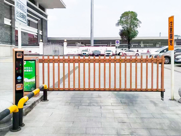 某景點采用 “安快” 一進(jìn)一出柵欄道閘