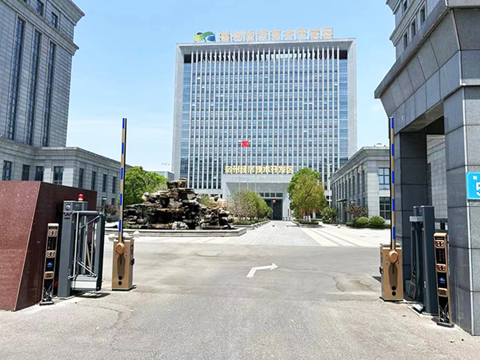 某單位采用 “安快” 一進一出直桿道閘