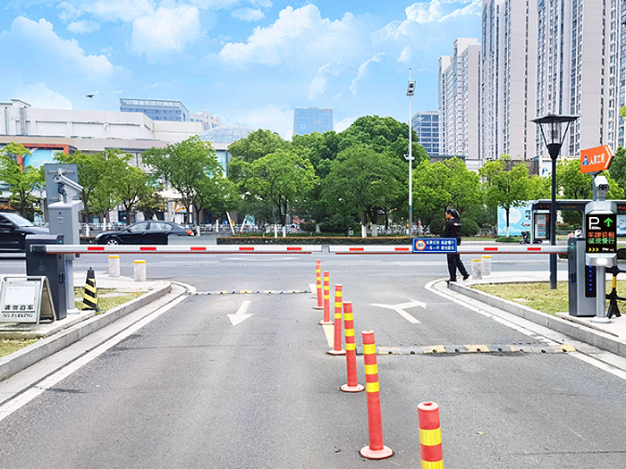 某小區(qū)采用 “安快” 一進一出停車管理