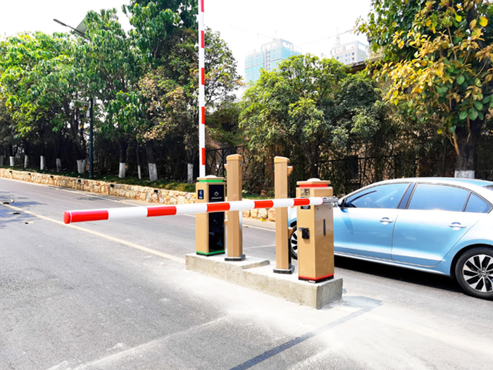 某街道采用 “安快” 一進(jìn)一出車牌識(shí)別系統(tǒng)現(xiàn)場(chǎng)效果圖